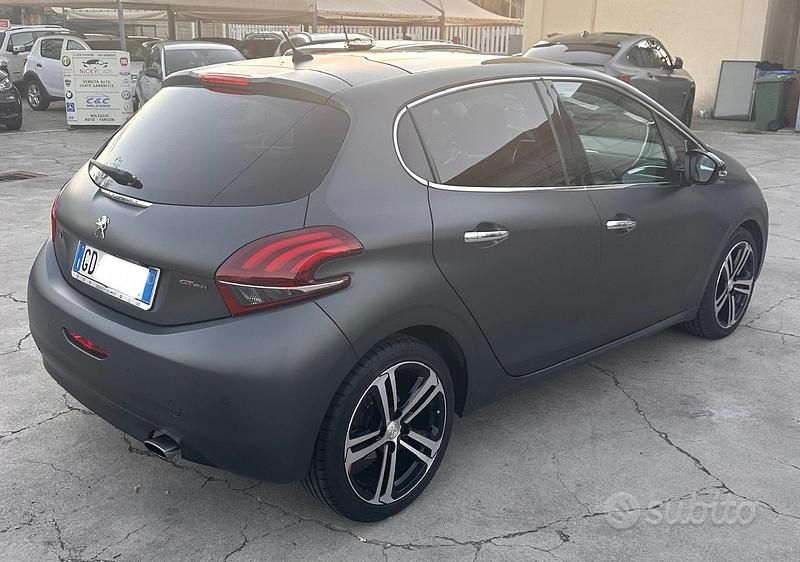 Usata Peugeot 208 GT-line 100 CV (73 kW) 2017 Grigio Utilitaria