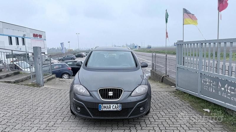 Usata Seat Altea XL 105 CV (77 kW) 2010 Grigio Monovolume
