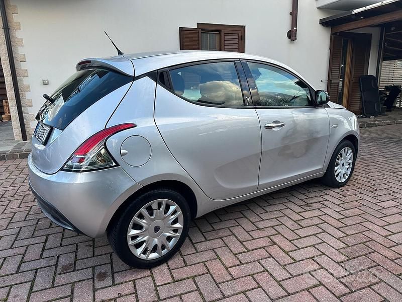 Usata Lancia Ypsilon Platinum 69 CV (50 kW) 2014 Grigio Utilitaria