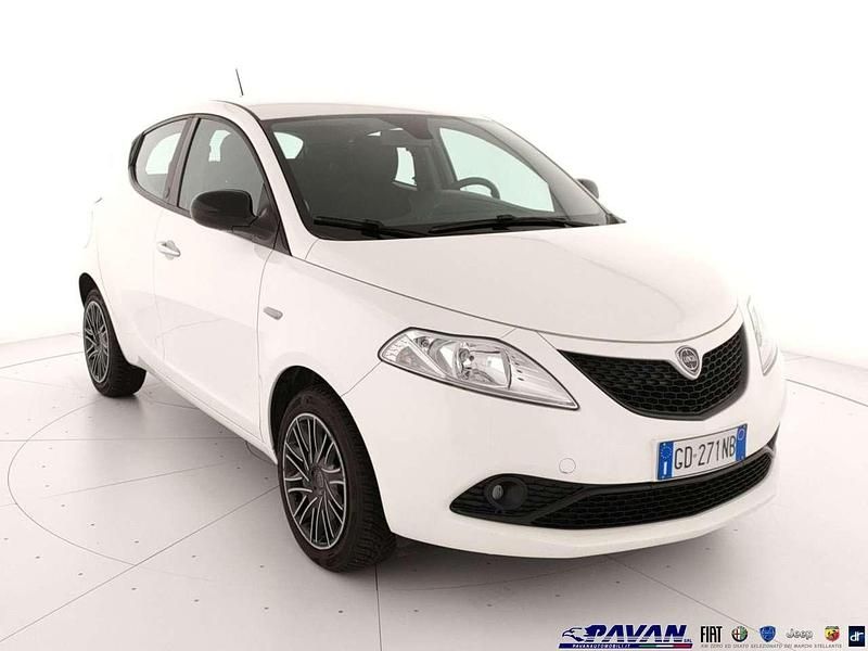 Usata Lancia Ypsilon Gold 69 CV (50 kW) 2021 Bianco Utilitaria