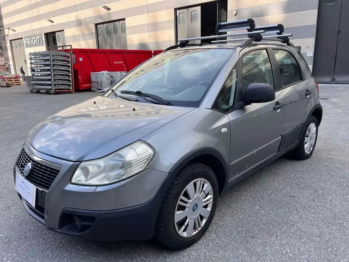 Usata Fiat Sedici Emotion 107 CV (78 kW) 2007 Grigio SUV