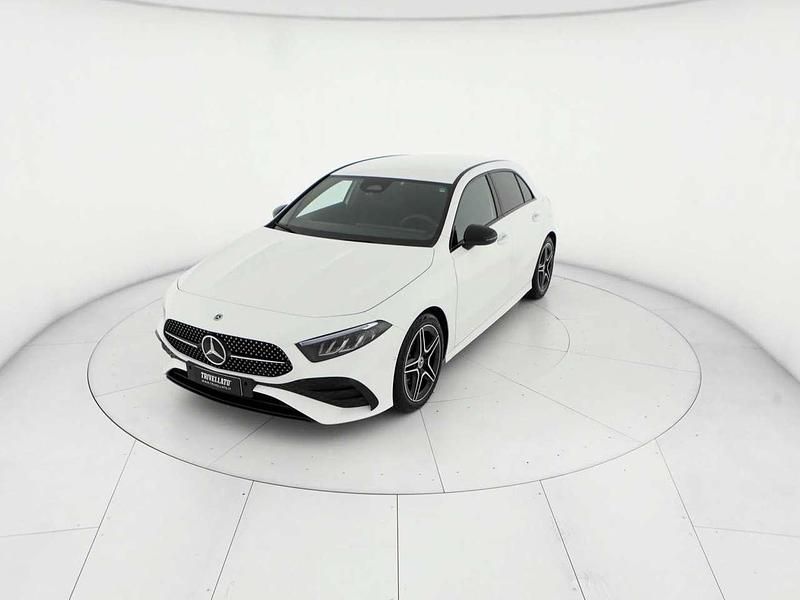 Bianco polare Usata 2024 Mercedes A180 AMG Line Premium Tre volumi | 34.000 € (Buon prezzo) - Immagine 1/4