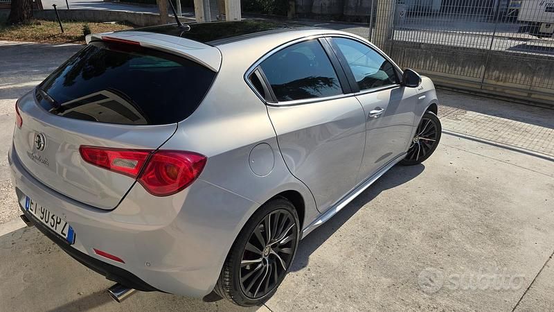 Usata Alfa Romeo Giulietta Exclusive 150 CV (110 kW) 2014 Grigio Utilitaria