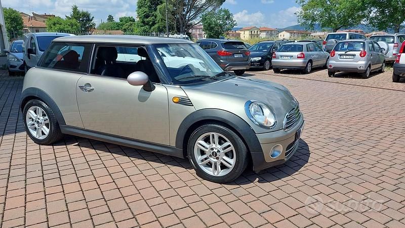 Usata Mini Cooper D 112 CV (82 kW) 2007 Argento Utilitaria