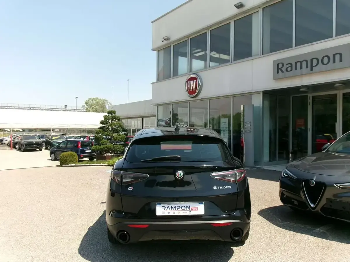 Usata Alfa Romeo Stelvio Sprint 209 CV (153 kW) 2024 Nero SUV