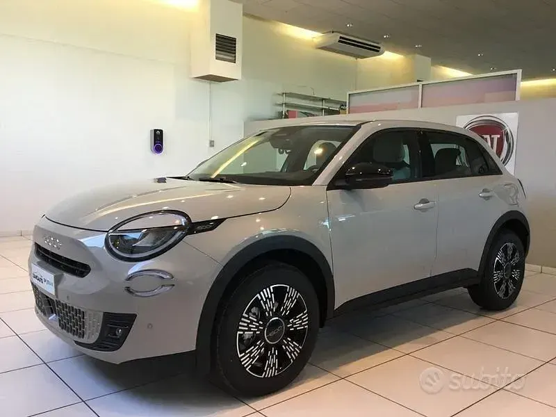 Nuova Fiat 600 Icon 101 CV (74 kW) 2026 Beige SUV