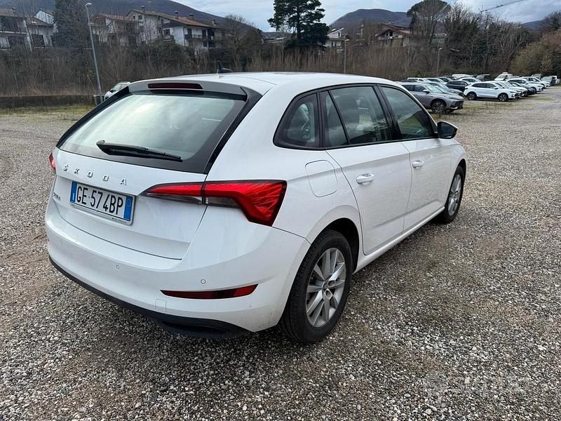 Usata Skoda Scala Ambition 95 CV (69 kW) 2021 Bianco Utilitaria