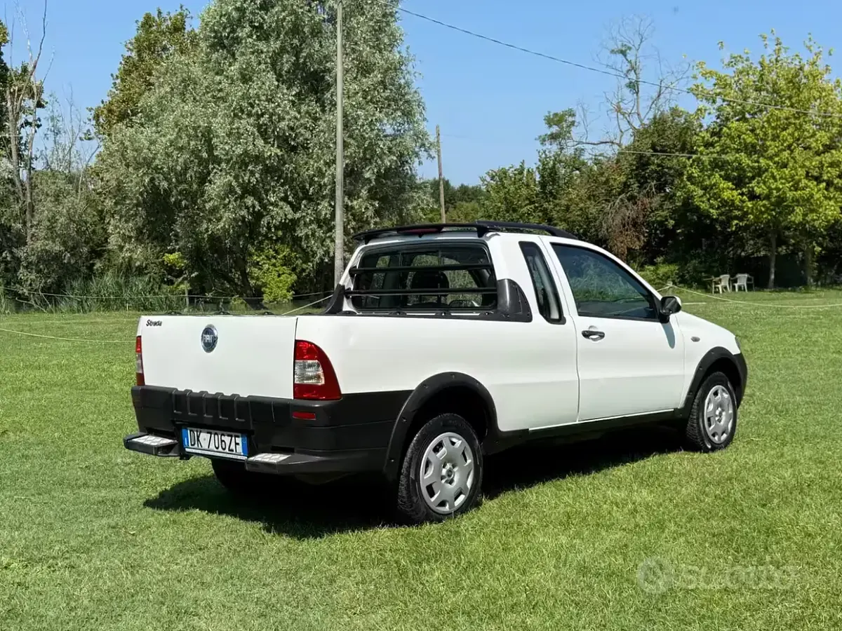 Usata Fiat Strada 86 CV (63 kW) 2007 Bianco Pick-up