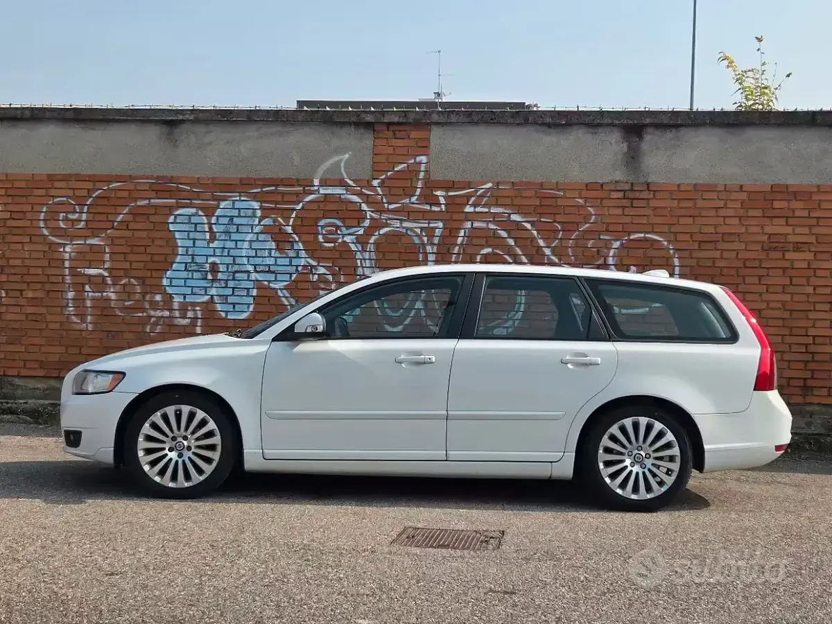 Usata Volvo V50 115 CV (84 kW) 2011 Bianco Station wagon
