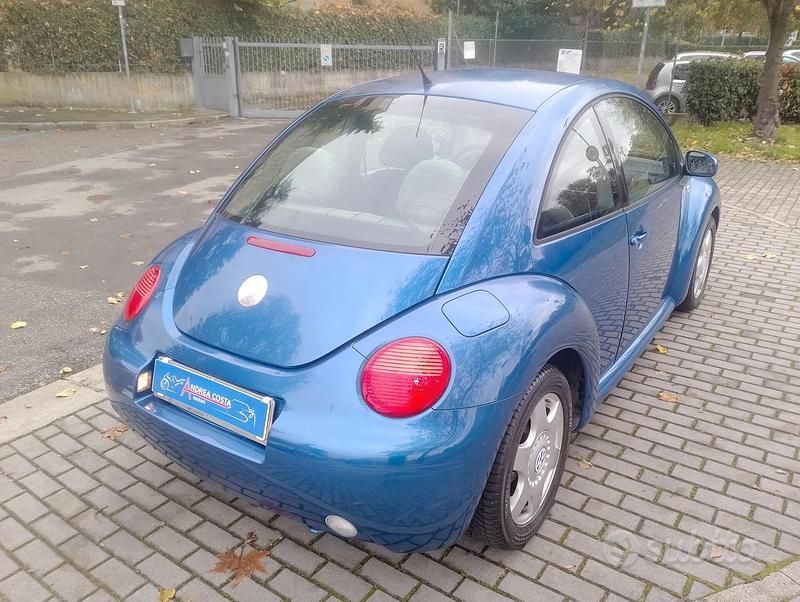 Usata VW Beetle 90 CV (66 kW) 2002 Blu Berlina