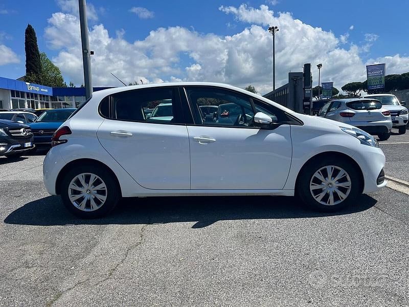Usata Peugeot 208 Active 82 CV (60 kW) 2019 Bianco Utilitaria