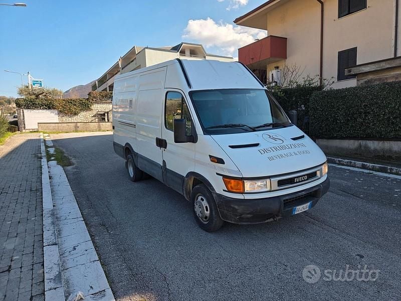 Usata Iveco Daily 145 CV (106 kW) 2002 Bianco Berlina