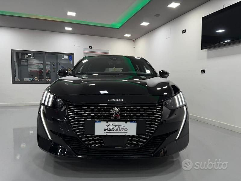 Usata Peugeot 208 GT 101 CV (74 kW) 2022 Nero Utilitaria