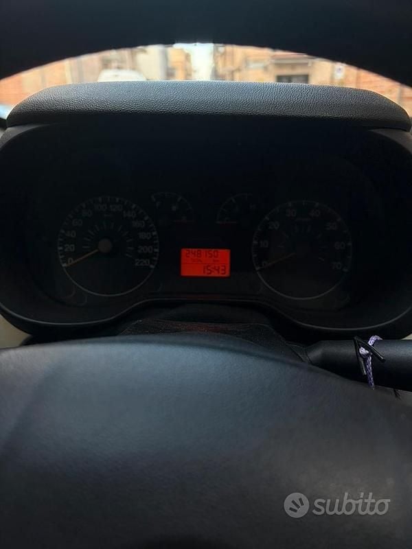 Usata Fiat Grande Punto 77 CV (56 kW) 2005 Grigio Utilitaria