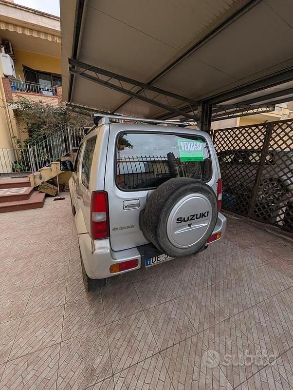 Usata Suzuki Jimny 86 CV (63 kW) 2007 Grigio SUV