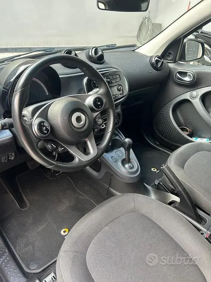 Usata Smart ForFour 71 CV (52 kW) 2018 Nero Utilitaria