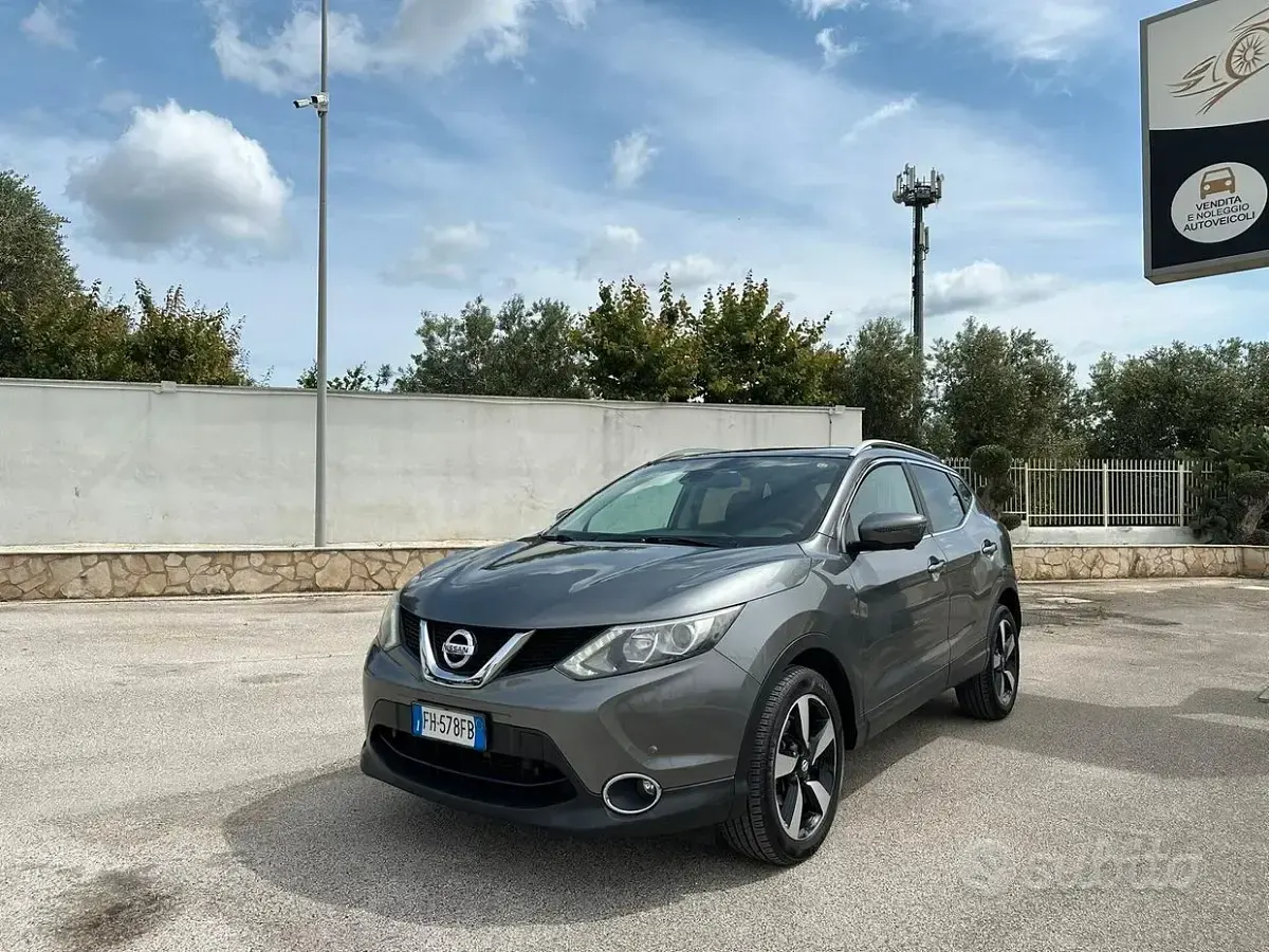 Usata Nissan Qashqai Tekna 131 CV (96 kW) 2017 Grigio SUV
