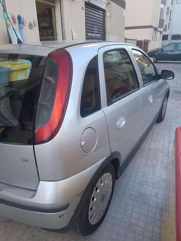 Usata Opel Corsa Swing 65 CV (47 kW) 2004 Berlina