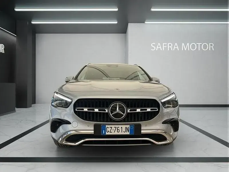 Usata Mercedes GLA180 Advanced 116 CV (85 kW) 2025 Argento SUV