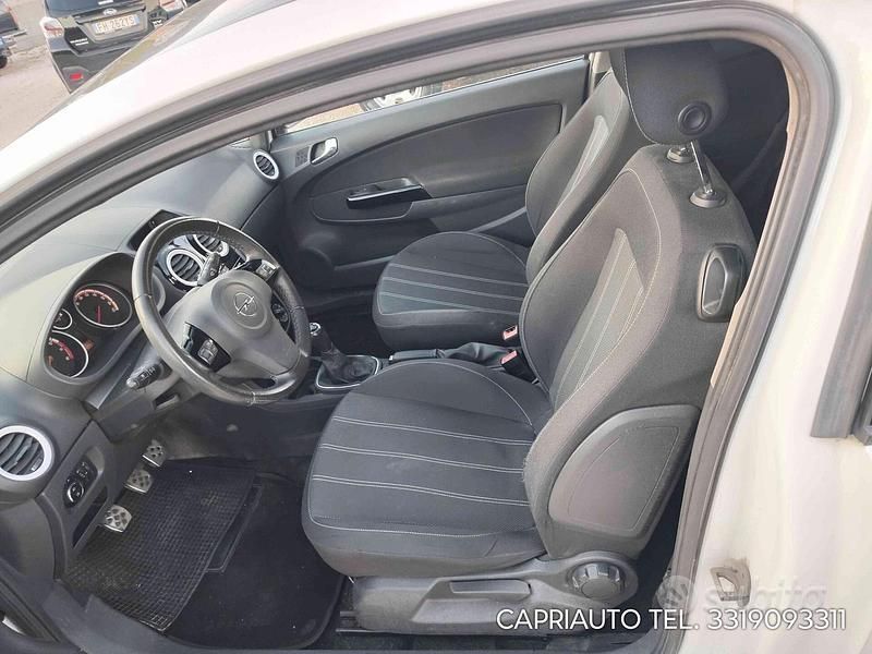 Usata Opel Corsa 101 CV (74 kW) 2012 Bianco Utilitaria
