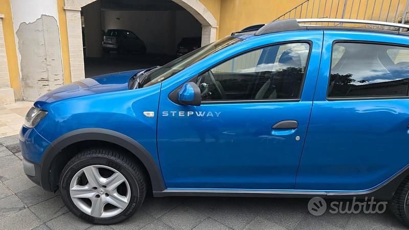 Usata Dacia Sandero Stepway 90 CV (66 kW) 2015 Blu Berlina