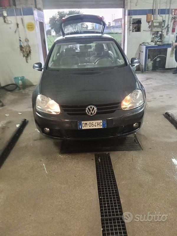 Begagnad VW Golf VI 105 HK (77 kW) 2008 Halvkombi