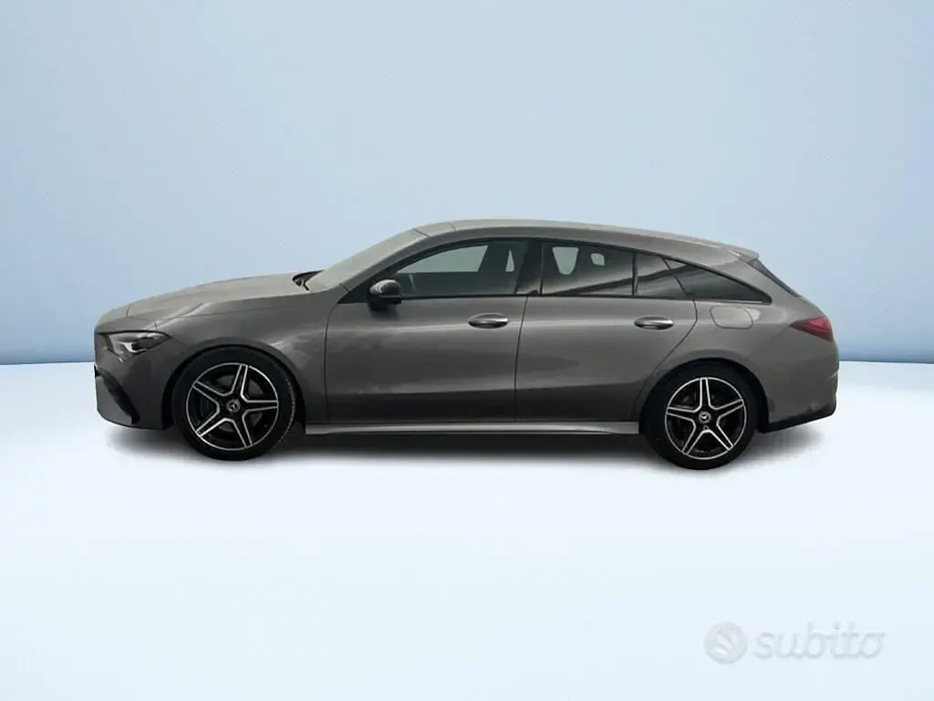 Gebraucht Mercedes CLA220 Shooting Brake AMG line 190 PS (139 kW) 2023 Grau Kombi
