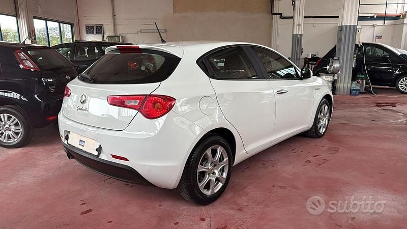 Usata Alfa Romeo Giulietta Exclusive 105 CV (77 kW) 2014 Bianco Utilitaria