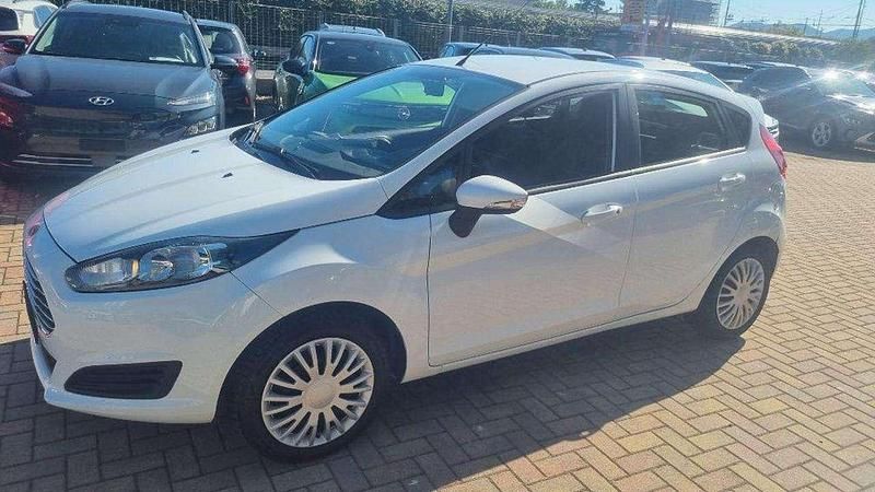 Usata Ford Fiesta Titanium 75 CV (55 kW) 2015 Bianco Utilitaria