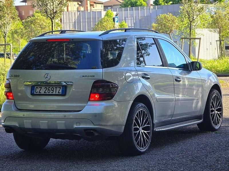 Käytetty Mercedes ML320 AMG 224 HP (164 kW) 2006 Hopea Katumaasturi