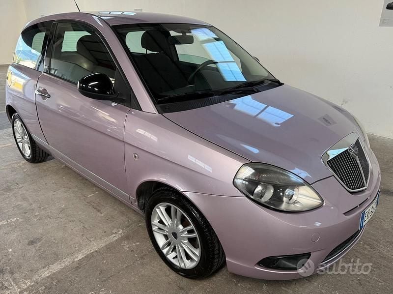 Usata Lancia Ypsilon 69 CV (50 kW) 2011 Viola Utilitaria