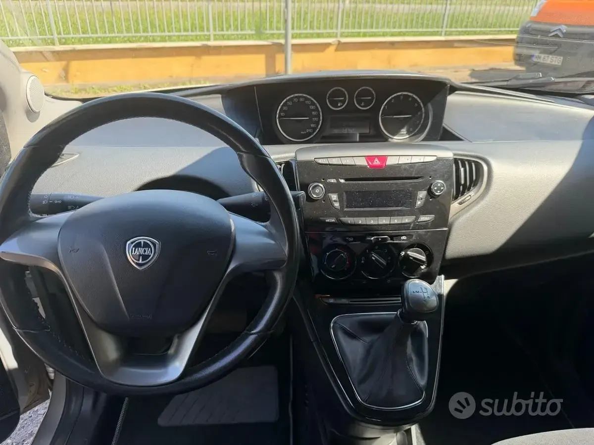 Usata Lancia Ypsilon Gold 85 CV (62 kW) 2012 Marrone Utilitaria