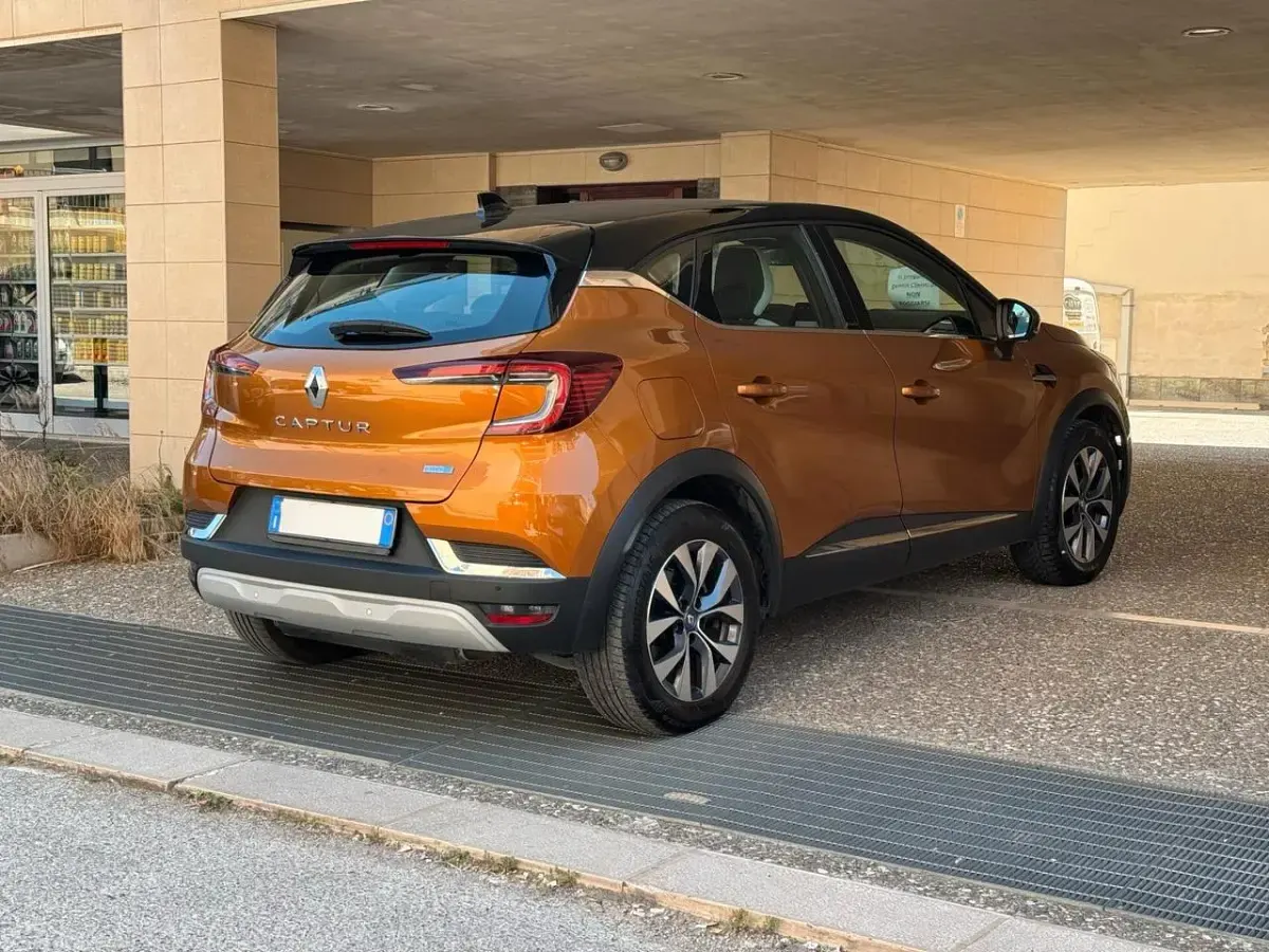 Usata Renault Captur Initiale Paris 92 CV (67 kW) 2020 Marrone SUV