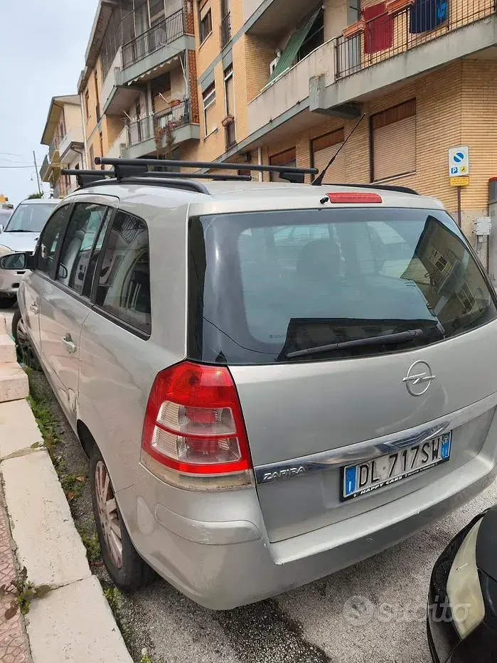 Usata Opel Zafira 94 CV (69 kW) 2007 Grigio Monovolume