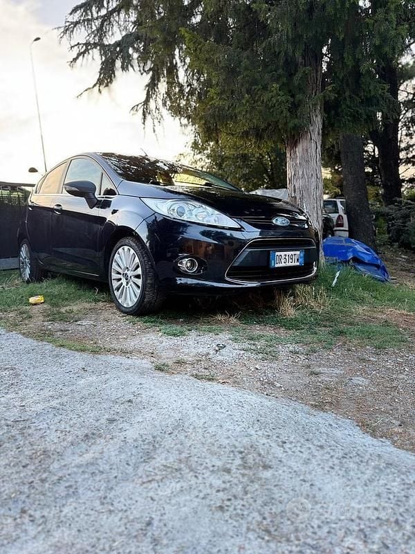 Usata Ford Fiesta 73 CV (53 kW) 2008 Nero Utilitaria