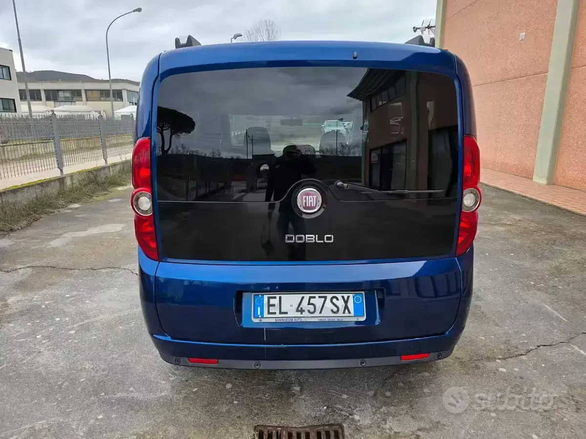 Usata Fiat Doblò Emotion 105 CV (77 kW) 2012 Bluazzurro Monovolume