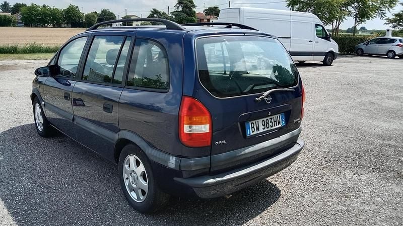 Usata Opel Zafira 125 CV (91 kW) 2002 Blu Monovolume