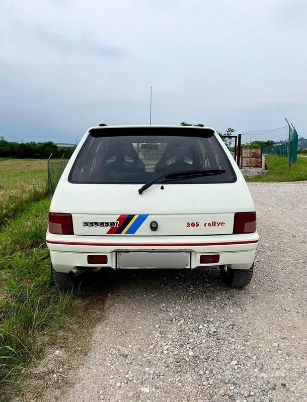 Usata Peugeot 205 83 CV (61 kW) 1994 Utilitaria