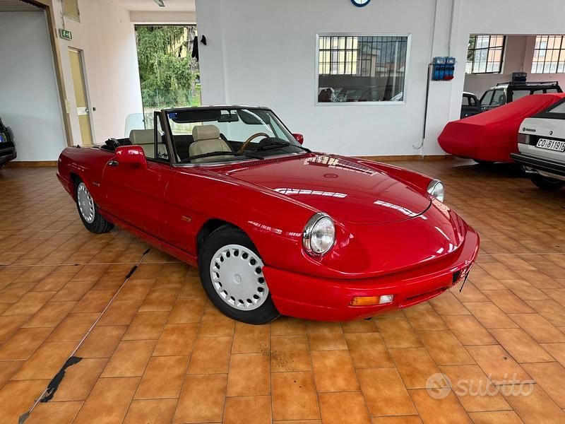Usata Alfa Romeo Spider 106 CV (77 kW) 1990 Rosso Cabrio