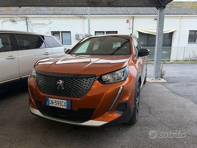 Usata Peugeot 2008 Allure 101 CV (74 kW) 2023 Arancione SUV