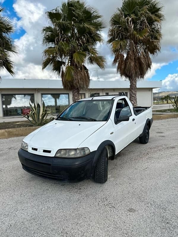 Bianco Usata 2006 Fiat Strada Pick-up | 4500 € (Super prezzo) - Immagine 1/4