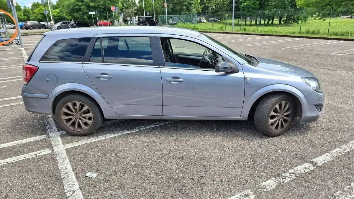 Usata Opel Astra Enjoy 116 CV (85 kW) 2010 Blu/azzurro Station wagon