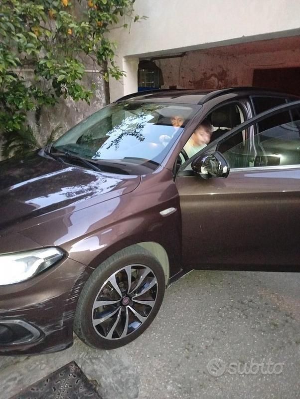 Usata Fiat Tipo 120 CV (88 kW) 2017 Marrone Station wagon