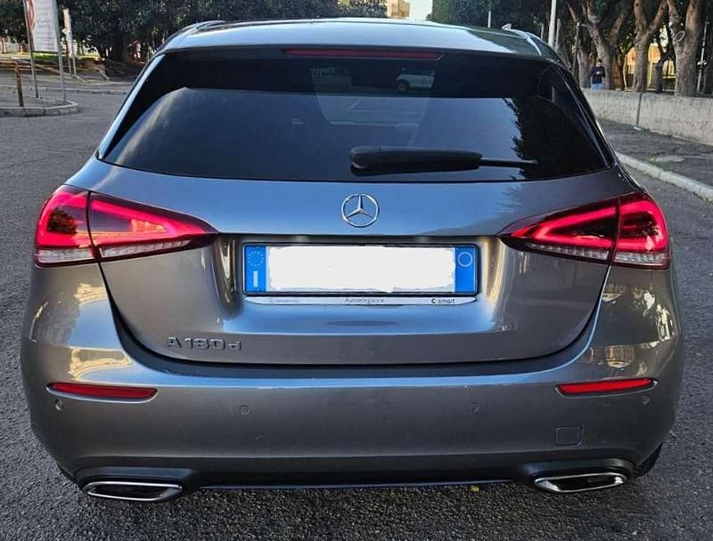 Usata Mercedes A180 Edition 116 CV (85 kW) 2019 Grigio Berlina