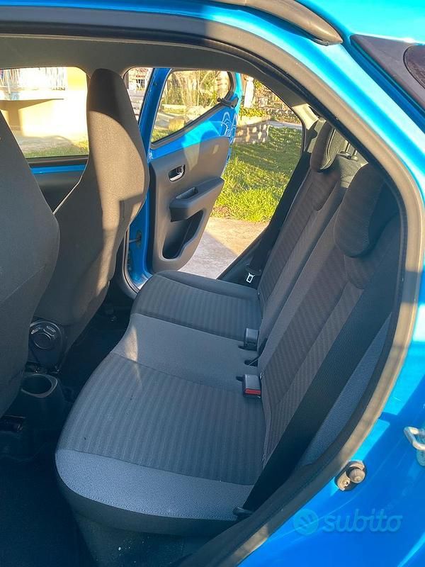 Usata Toyota Aygo 72 CV (52 kW) 2019 Blu Utilitaria
