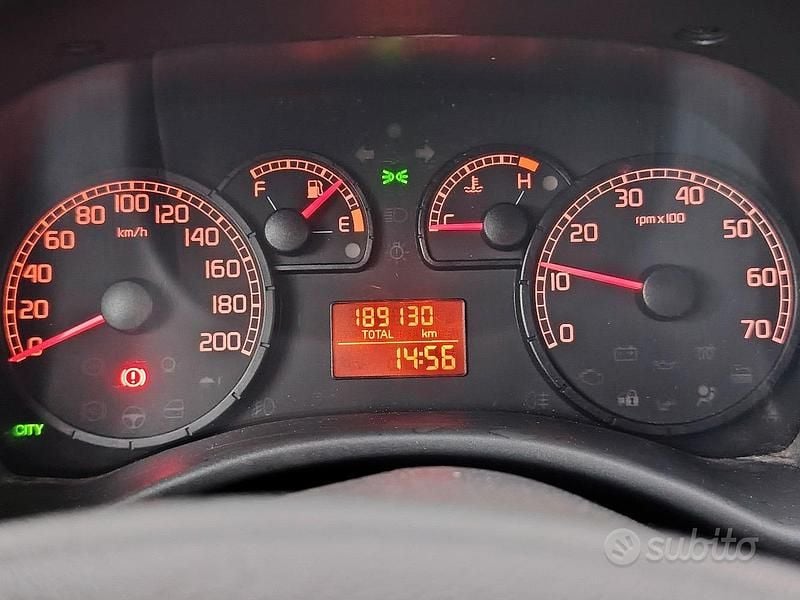 Usata Fiat Punto Active 60 CV (44 kW) 2005 Nero Berlina