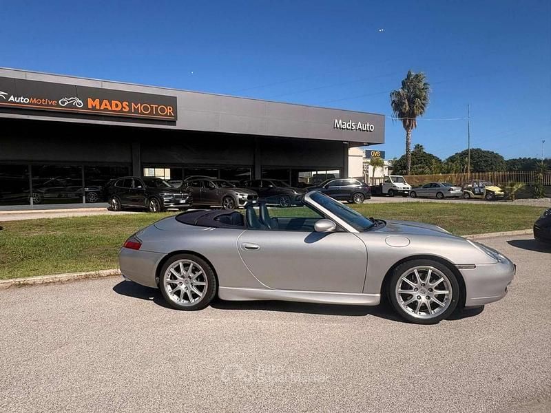 Usata Porsche 911 Carrera Cabriolet 299 CV (219 kW) 2000 Argento Cabrio