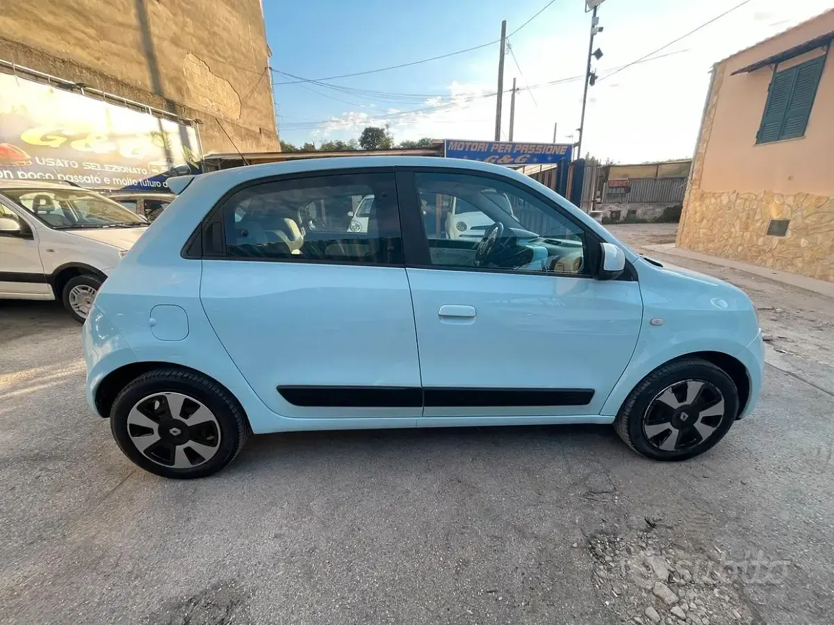 Usata Renault Twingo SE 69 CV (50 kW) 2014 Bluazzurro Utilitaria