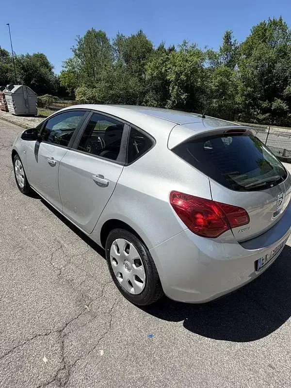 Usata Opel Astra Cosmo 95 CV (69 kW) 2011 Berlina