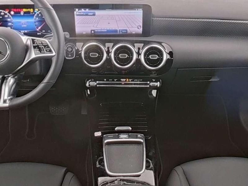 Usata Mercedes A180 Advanced 136 CV (100 kW) 2024 Grigio scuro Berlina